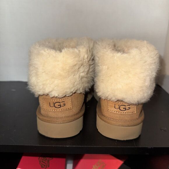 Women’s Ugg Classic Mini Fluff Quilted Boot Size 6 Cozycore Trendy Comfort - Picture 4 of 7